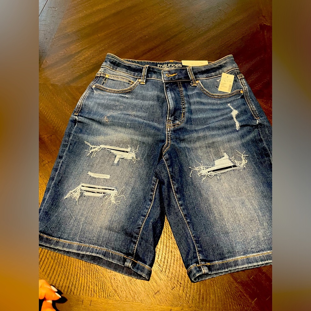 Size 6 womens denim bermuda shorts.